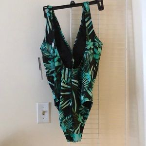 Jantzen Swim - End of summer saleGreen Palm print deep v swimsuit Jantzen Swim - End of summer saleGreen Palm print deep v swimsuit